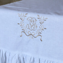 Landhaus Monogramm Tischläufer Rüsche Weiß
