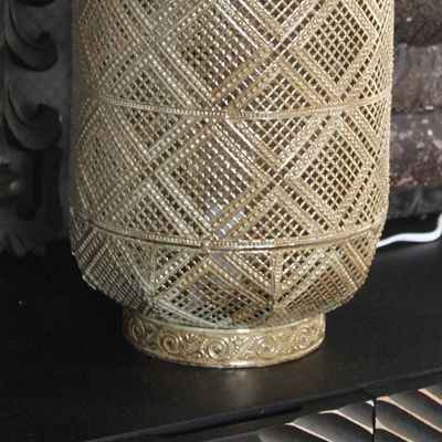 Vintage Tischlampe Shabby Gold mit Ausstanzungen