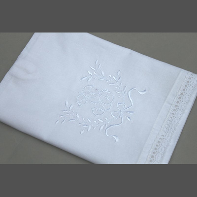 Handtuch mit Stickerei und Spitze