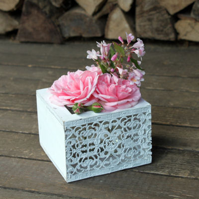 12 x 12 cm; Höhe 9 cm